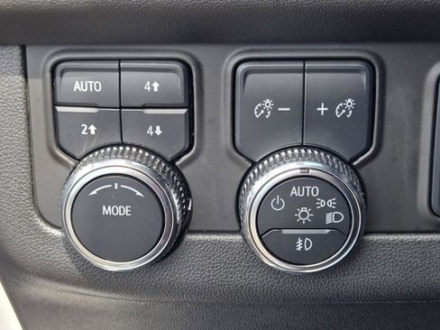 Used 2024 GMC Yukon AT4 w/ Technology Package AWD/4WD image 20