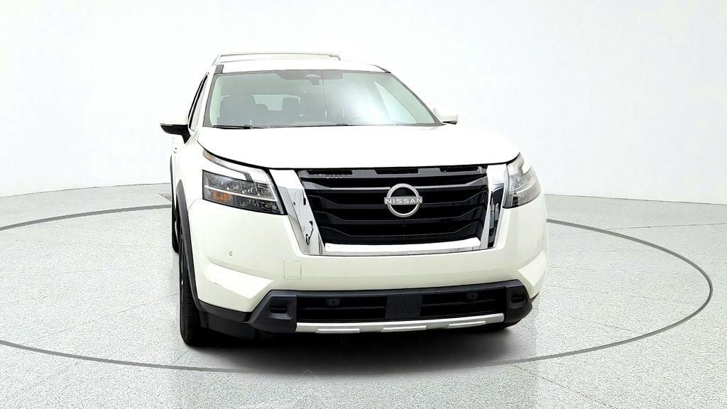 Used 2023 Nissan Pathfinder SL AWD/4WD image 2
