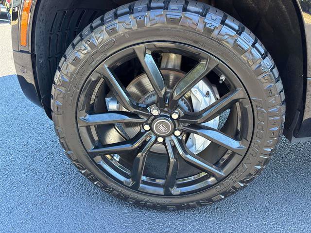 Used 2023 Land Rover Defender 110 X-Dynamic SE AWD/4WD image 7
