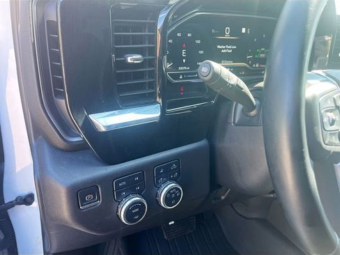 Used 2023 GMC Sierra 1500 SLT w/ X31 Off-Road Package AWD/4WD image 10