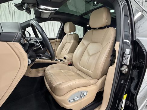 Certified 2023 Porsche Macan S AWD/4WD image 32