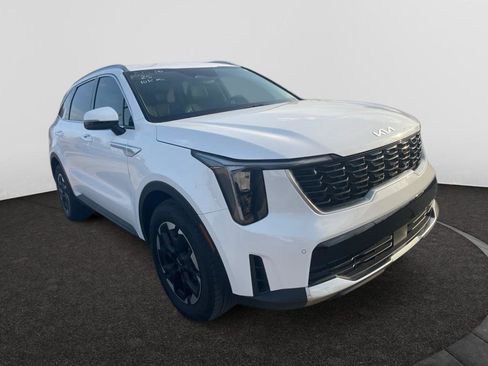 Used 2025 Kia Sorento S image 3