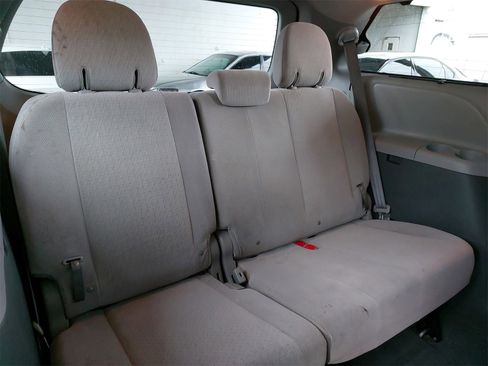 Used 2020 Toyota Sienna LE image 12