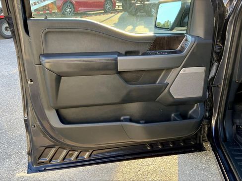 Used 2021 Ford F150 Lariat w/ Max Trailer Tow Package image 21