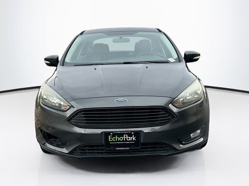 Used 2017 Ford Focus SE FWD image 2