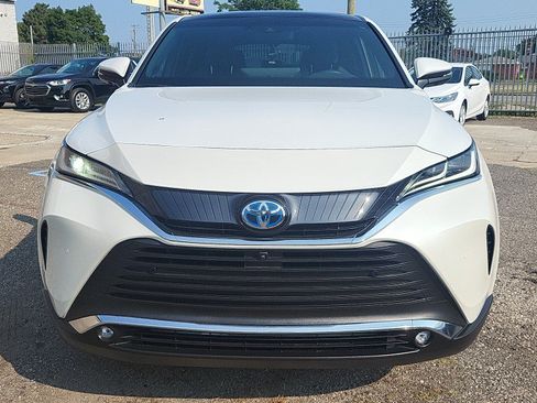 Used 2024 Toyota Venza AWD/4WD image 3