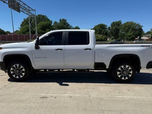 Used 2021 Chevrolet Silverado 2500 Custom w/ Custom Value Package AWD/4WD image 11