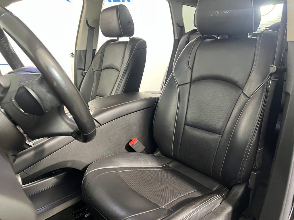 Used 2019 Buick Enclave Avenir w/ Avenir Technology Package AWD/4WD image 23