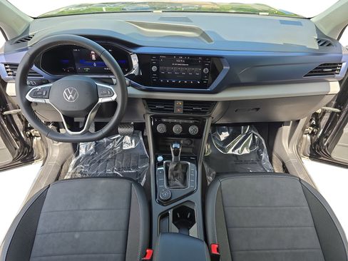 Used 2023 Volkswagen Taos SE w/ Panoramic Sunroof Package AWD/4WD image 9