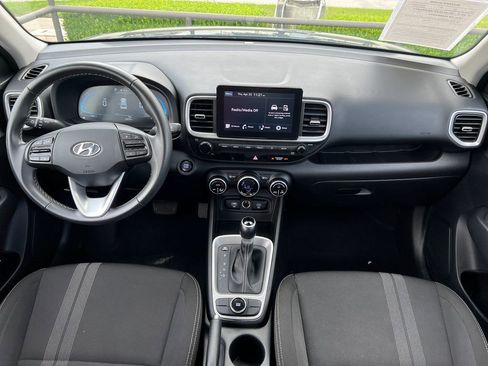 Certified 2025 Hyundai Venue SEL FWD image 21