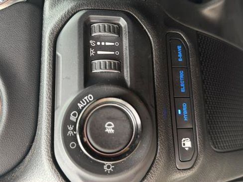 Used 2022 Jeep Wrangler Unlimited Sahara AWD/4WD image 13