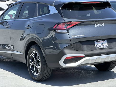 Used 2025 Kia Sportage LX FWD image 5