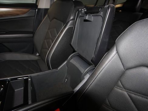 Used 2025 Volkswagen Atlas SE image 20