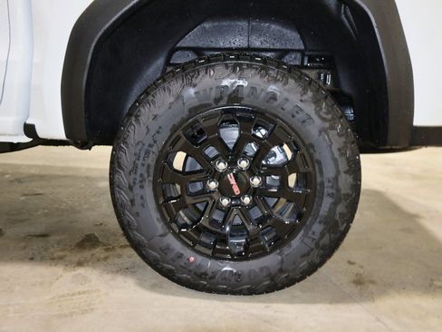 New 2026 GMC Canyon Elevation w/ Convenience Package image 31