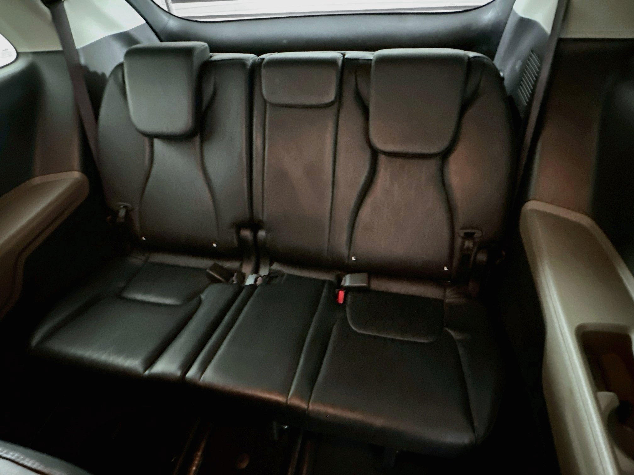 Used 2025 Kia Carnival FWD image 29