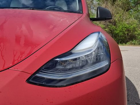 Used 2022 Tesla Model Y Long Range AWD/4WD image 11