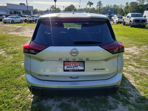 Used 2024 Nissan Rogue SV AWD/4WD image 10