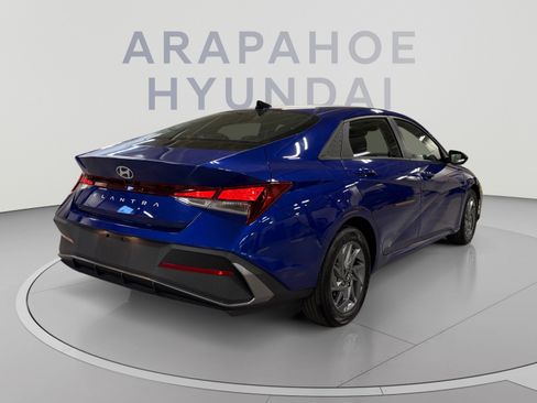 Used 2024 Hyundai Elantra SEL FWD image 5
