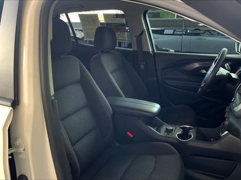 Used 2023 GMC Terrain SLE w/ Driver Convenience Package image 8