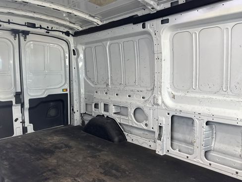 Used 2022 Ford Transit 350 Medium Roof AWD image 30