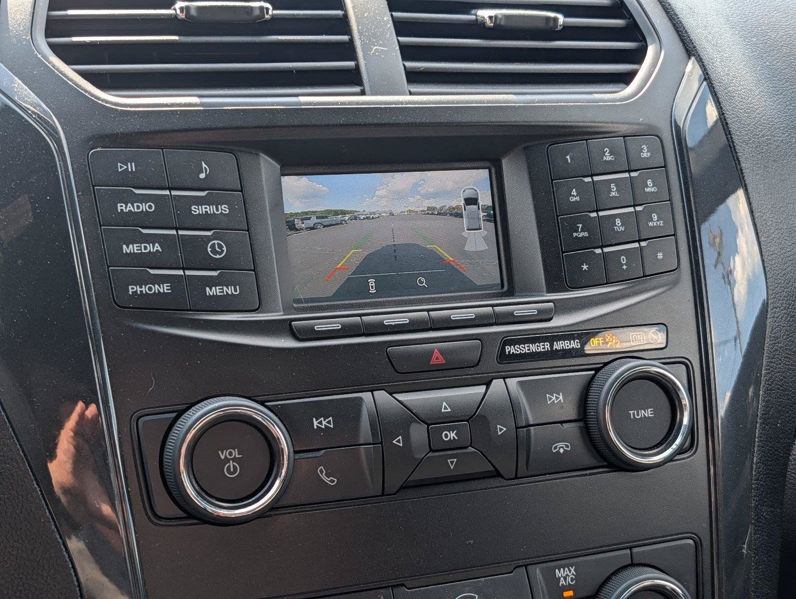 Used 2018 Ford Explorer XLT FWD image 17