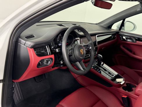 New 2026 Porsche Macan image 4