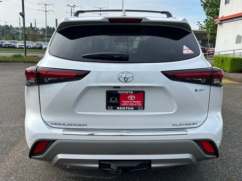 New 2026 Toyota Highlander Platinum AWD/4WD image 6