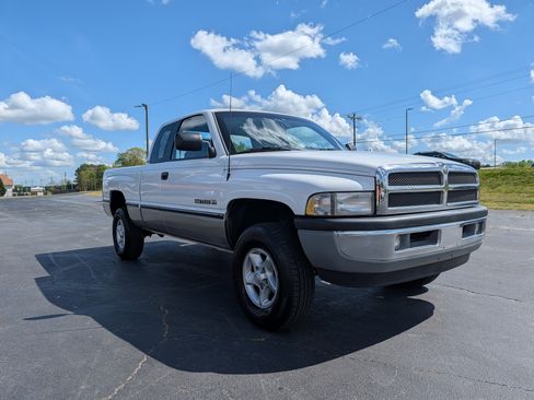 Used 1997 Dodge Ram 1500 Truck 4x4 Club Cab image 4
