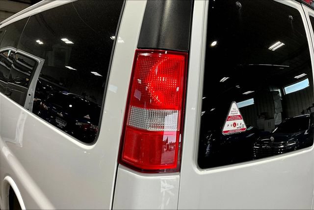 Used 2021 Chevrolet Express 2500 LT w/ LT Preferred Equipment Group RWD image 18