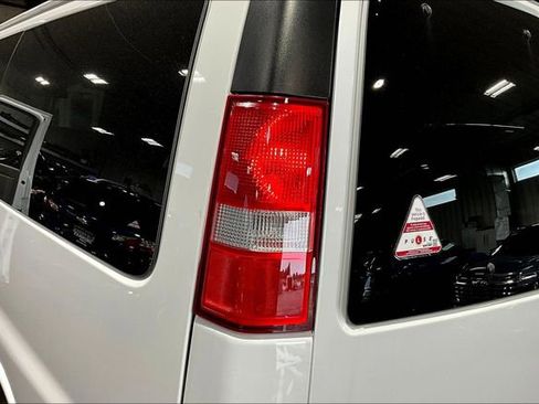Used 2021 Chevrolet Express 2500 LT w/ LT Preferred Equipment Group RWD image 18