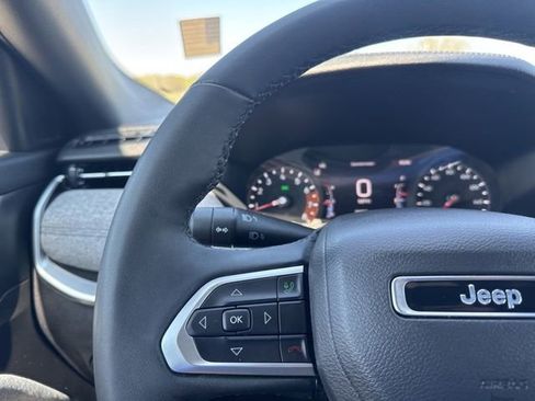 Used 2025 Jeep Compass Latitude w/ Sun & Sound Group image 12