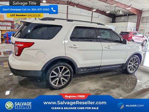 Used 2015 Ford Explorer XLT w/ Equipment Group 202B FWD image 4