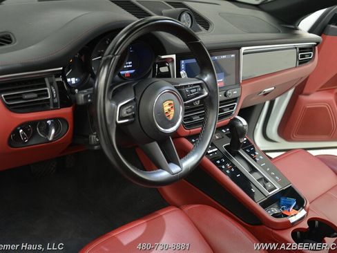 Used 2023 Porsche Macan AWD/4WD image 16