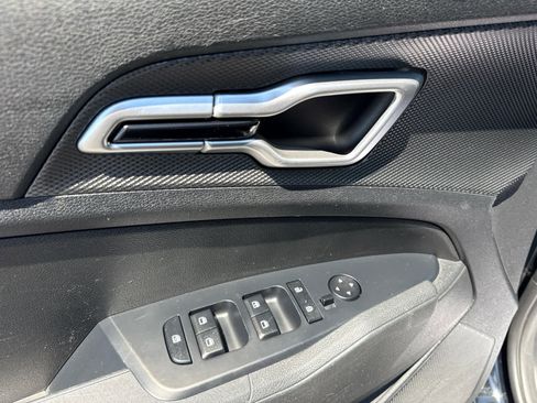 Used 2025 Kia Sportage LX FWD image 10