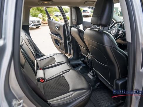 Used 2018 Jeep Compass Latitude FWD image 14