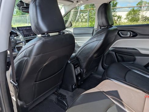 Used 2022 Jeep Compass Limited AWD/4WD image 19