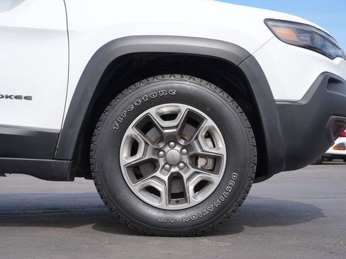Used 2019 Jeep Cherokee Trailhawk AWD/4WD image 11
