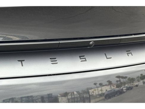 Used 2026 Tesla Model Y Long Range RWD image 17