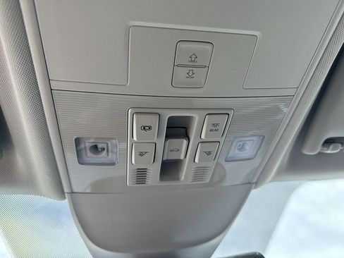 New 2025 Volkswagen Taos SE image 12