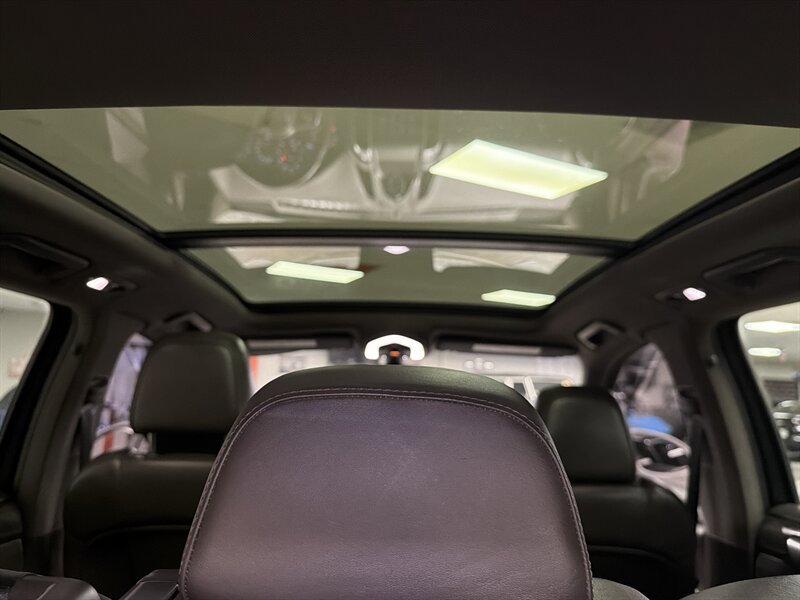 Used 2017 Porsche Cayenne Platinum Edition w/ Premium Package (PJV) AWD/4WD image 34