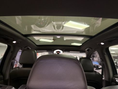 Used 2017 Porsche Cayenne Platinum Edition w/ Premium Package (PJV) AWD/4WD image 34