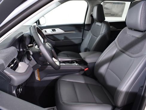 New 2025 Ford Explorer Active w/ Active Comfort Package image 6