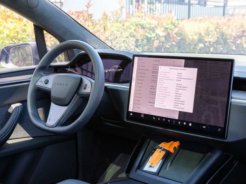 Used 2024 Tesla Model X image 32