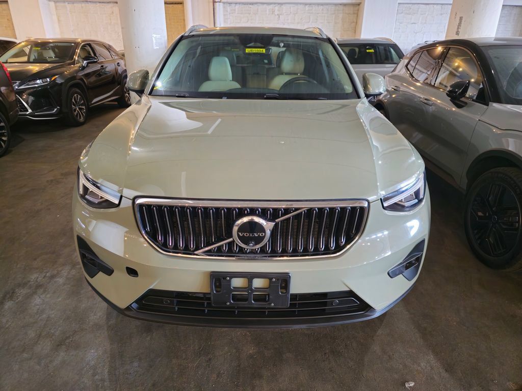 Certified 2024 Volvo XC40 B5 Plus w/ Protection Package Premier AWD/4WD image 5