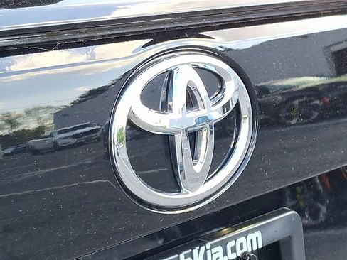 Used 2023 Toyota RAV4 LE AWD/4WD image 28