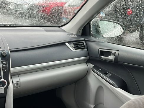 Used 2014 Toyota Camry LE image 21