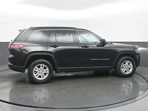 Used 2024 Jeep Grand Cherokee Laredo AWD/4WD image 6