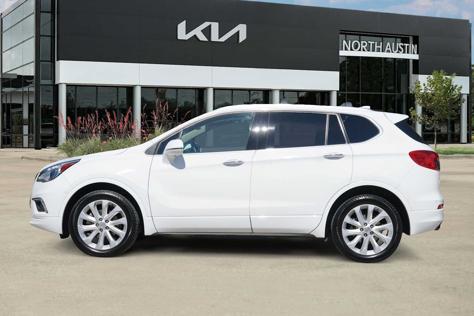 Used 2018 Buick Envision Premium w/ Driver Confidence Package AWD/4WD image 3
