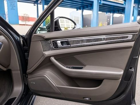 Used 2019 Porsche Panamera GTS image 35