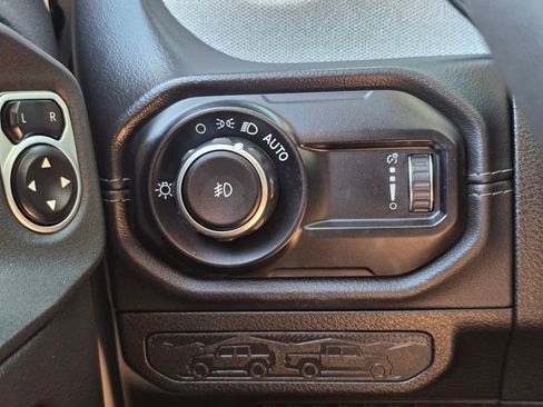 Used 2024 Jeep Wrangler Unlimited Sahara AWD/4WD image 37
